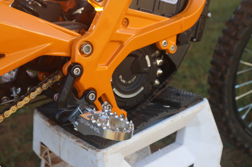 FOOT PEGS