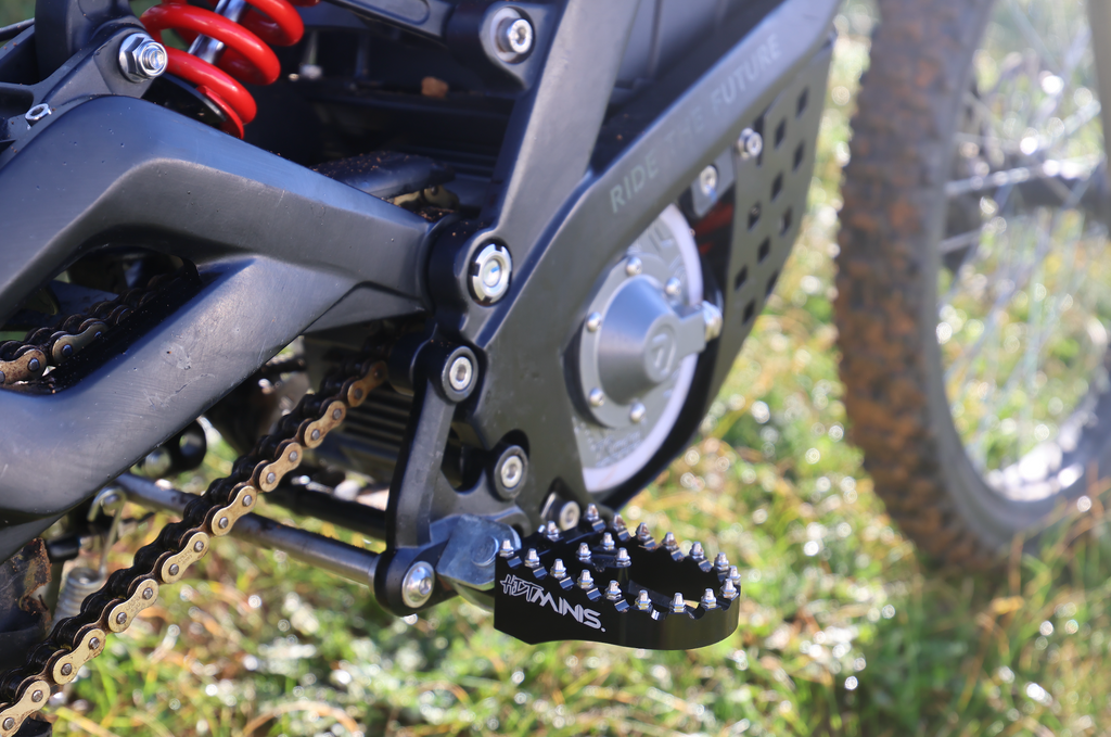 FOOT PEGS