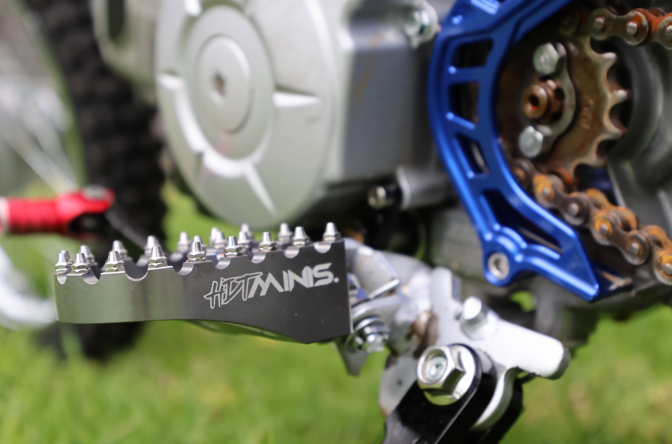 FOOT PEGS